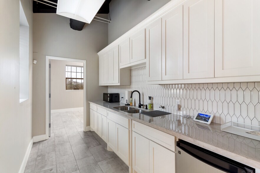 More Photos Of 4320 Decatur Dr, College Station Self Storage For Lease