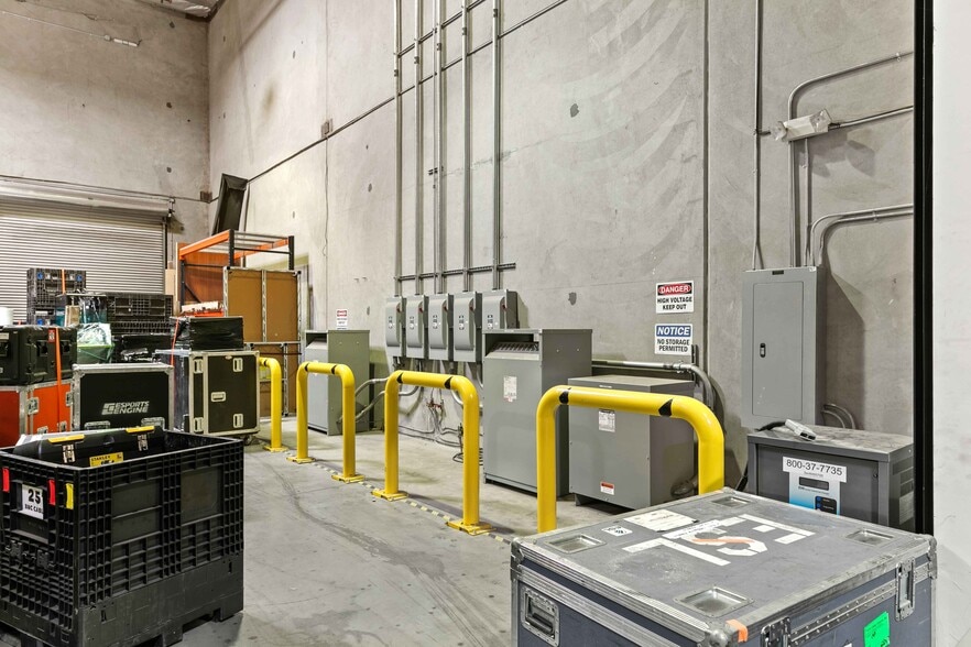 More Photos Of 2850 Ontario St, Burbank Warehouse For Lease