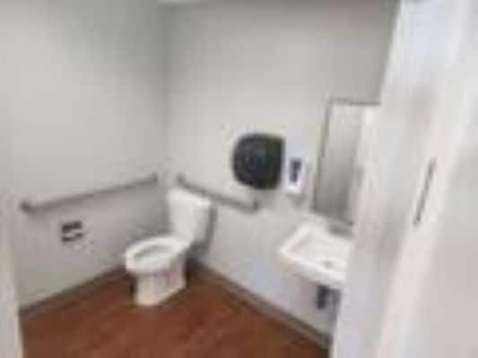 More Photos Of 4305 N 6th St, Harrisburg Showroom For Lease