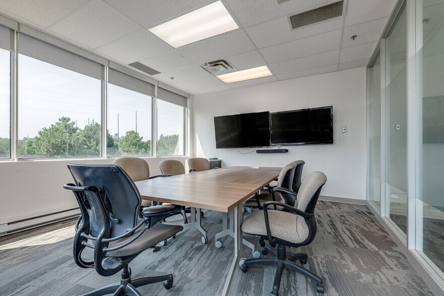More Photos Of 310 Hunt Club Rd, Ottawa Office For Lease