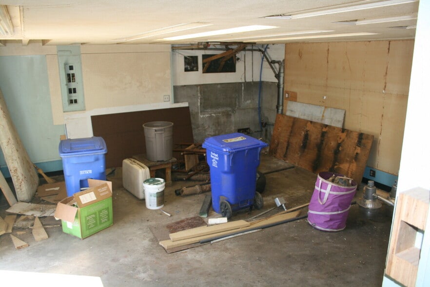 More Photos Of 6520 NE Sandy Blvd, Portland Specialty For Sale