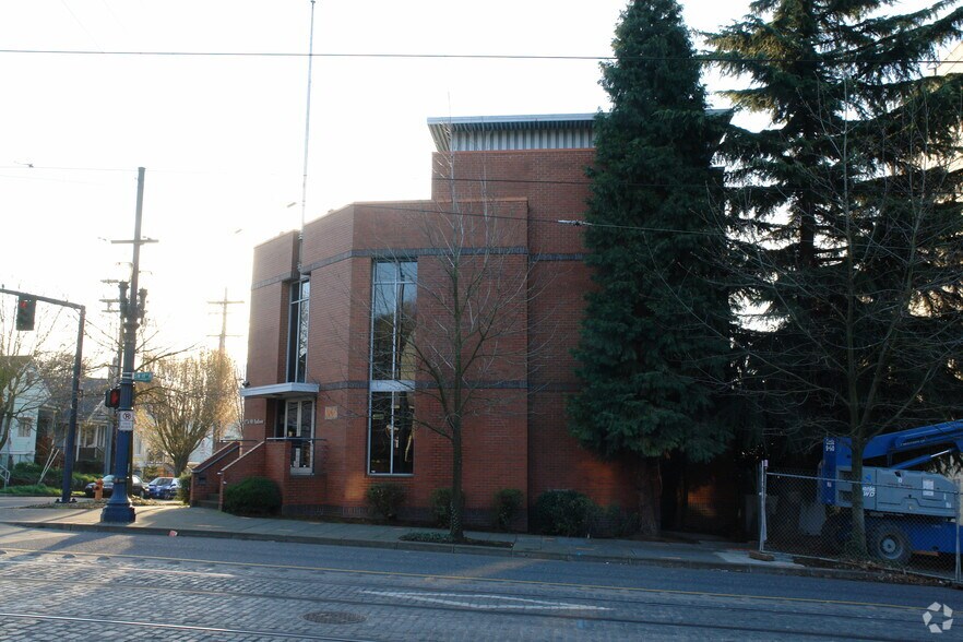 More Photos Of 1776 SW Madison Ave, Portland Office For Lease