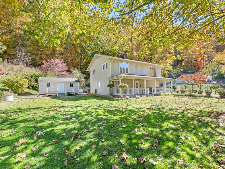 More Photos Of 702 Jonathan Creek Rd, Waynesville Specialty For Sale