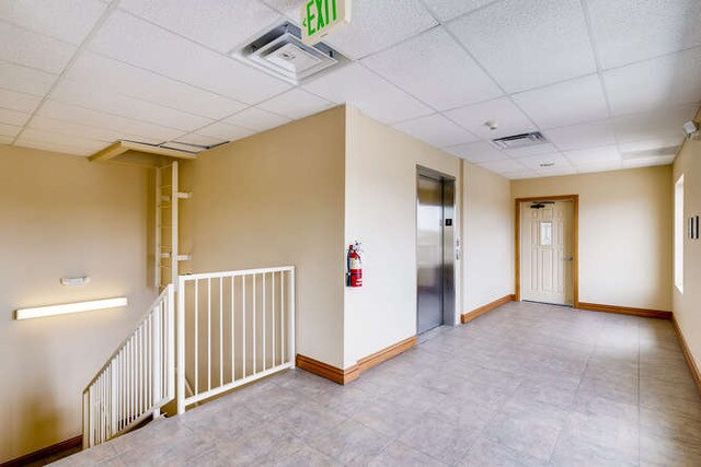 More Photos Of 8191 Southpark Ln, Littleton Office For Sale