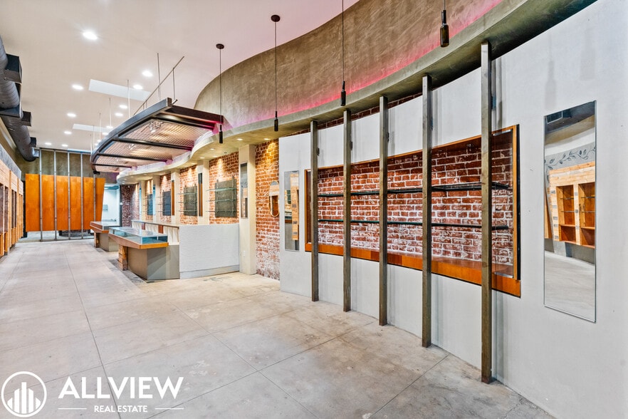 More Photos Of 263 Forest Ave, Laguna Beach Freestanding For Lease