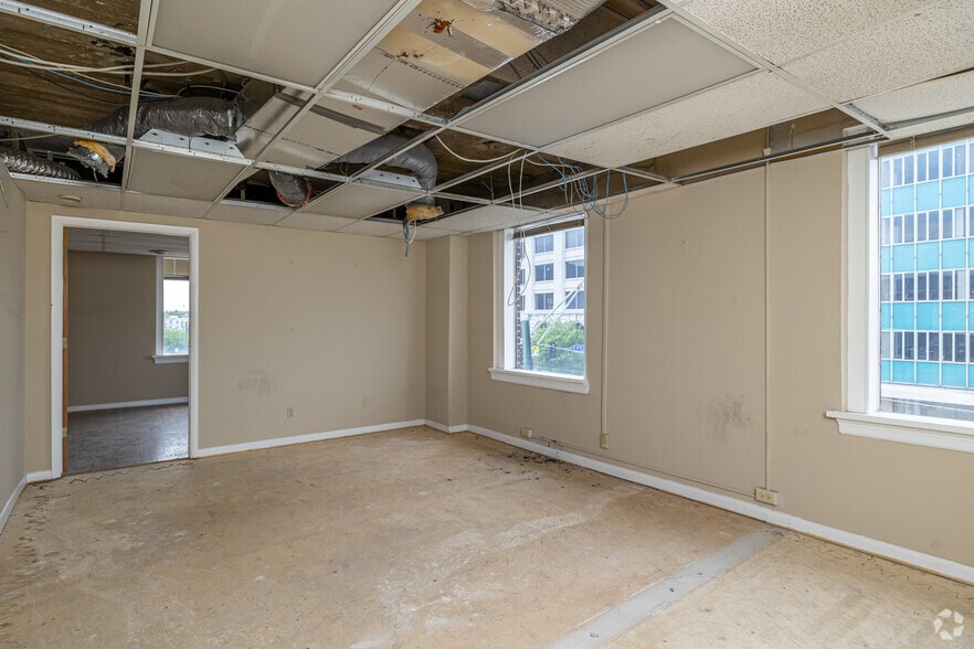 More Photos Of 523 Garrison Ave, Fort Smith Office For Sale