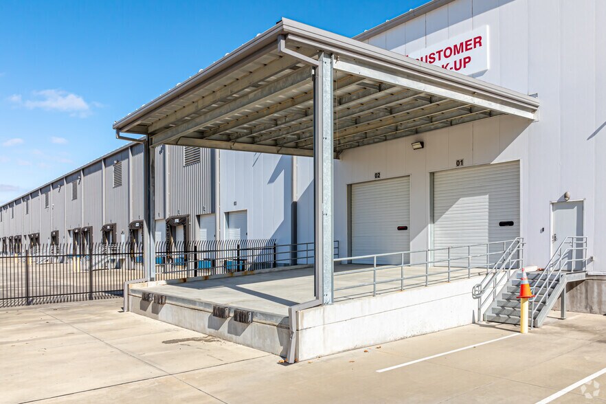More Photos Of 2070 Commercial Dr, Port Allen Distribution For Lease