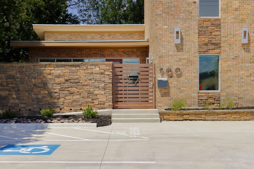 More Photos Of 900 W North Loop Blvd, Austin Loft Creative Space For Sale