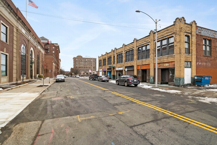 More Photos Of 98 Suffolk St, Holyoke Storefront Retail Office For Lease