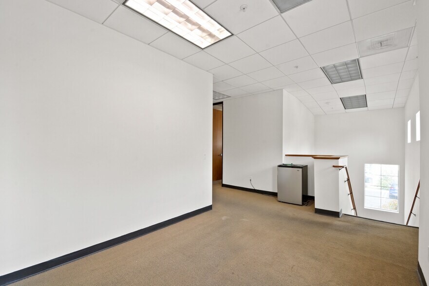 More Photos Of 5018 Chesebro Rd, Agoura Hills Medical For Sale