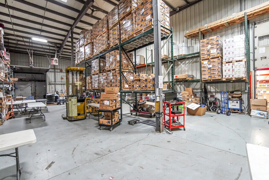 More Photos Of 960 French Rd, Cheektowaga Light Distribution For Sale