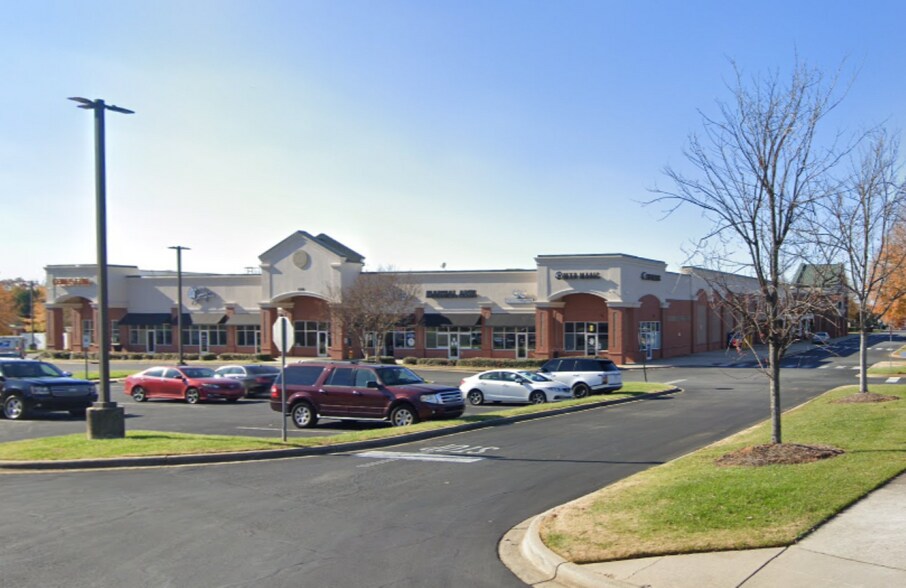 More Photos Of 5706 Wyalong Dr, Charlotte Storefront For Lease