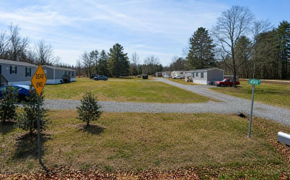 More Photos Of 104 Lakisha Ct, Madison Manufactured Housing Mobile Home Park For Sale