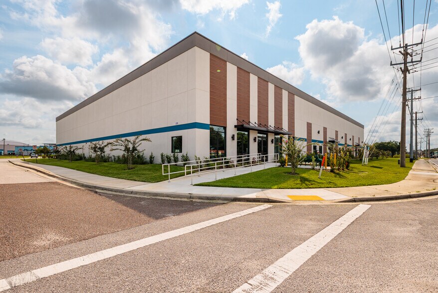More Photos Of 1530 Kendrick Ln, Lakeland Warehouse For Sale
