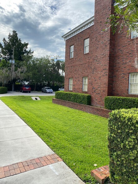More Photos Of 1411 Edgewater Dr, Orlando Office For Lease