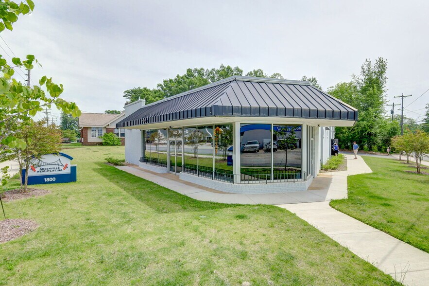 More Photos Of 1800 Laurens Rd, Greenville Freestanding For Lease