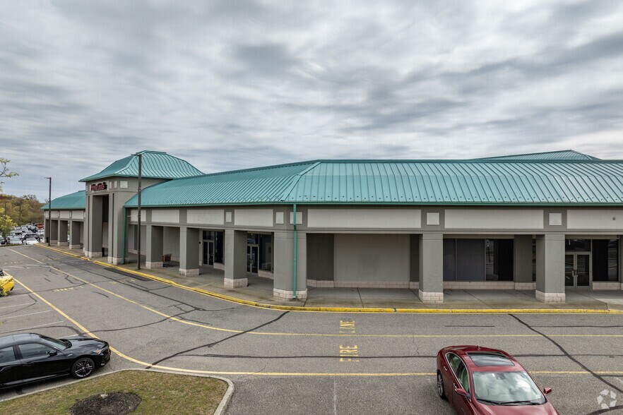 More Photos Of 635 Bay Ave, Toms River General Retail For Sale