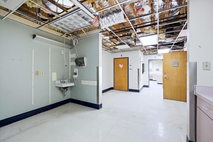 More Photos Of 4011 N 51st Ave, Phoenix Medical For Sale