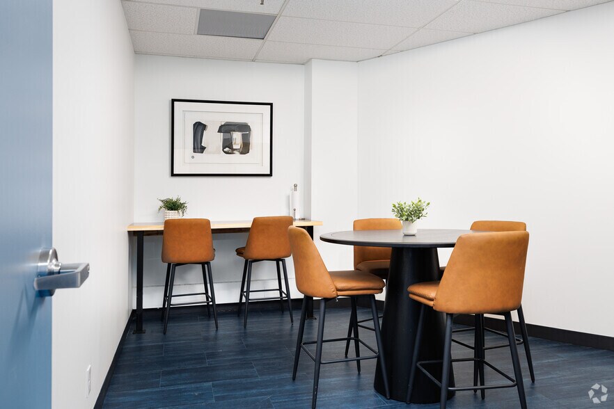 More Photos Of 2055 Craigshire Rd, Saint Louis Coworking Space