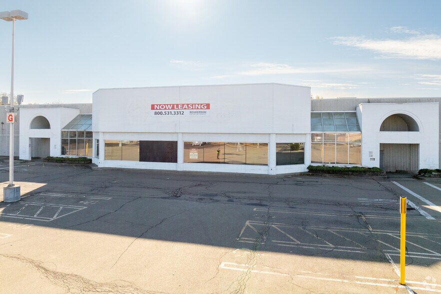 More Photos Of 299 S Main St, Elmira Freestanding For Lease