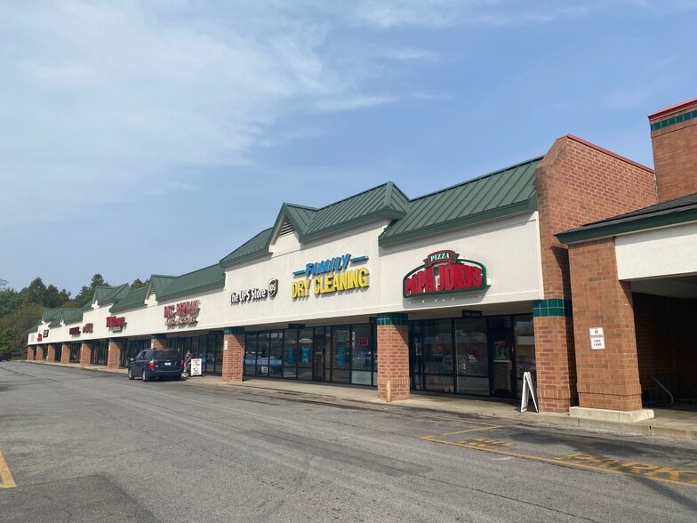 More Photos Of 8150-8258 Rockville Rd, Indianapolis Unknown For Lease