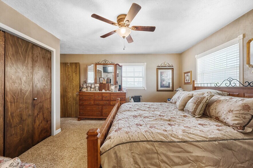 More Photos Of 10277 N 2130 Rd, Foss Convenience Store For Sale