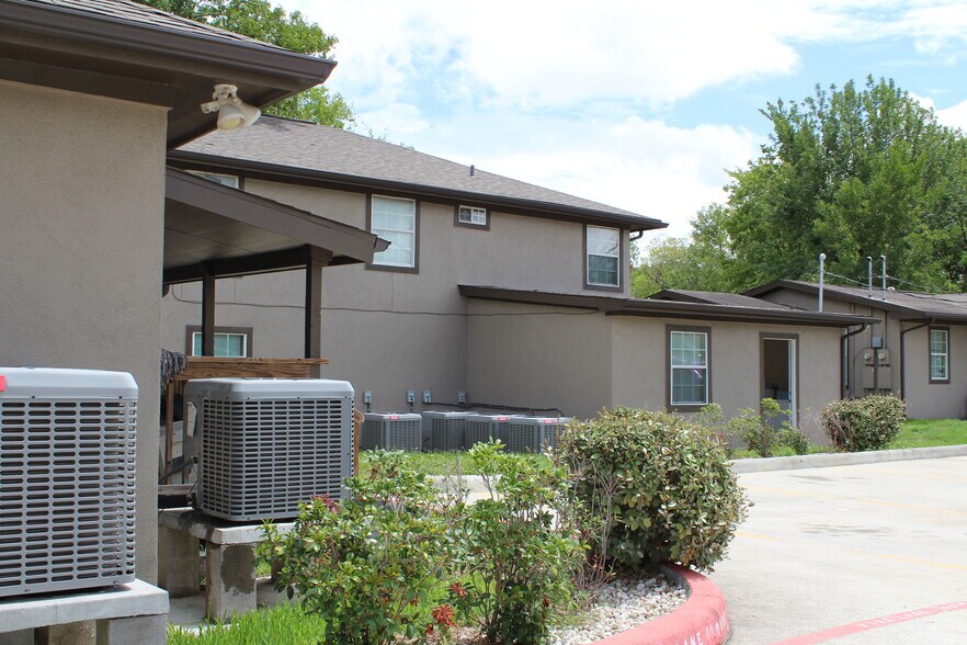 More Photos Of 706 Harris Ave, Pasadena Apartments For Sale