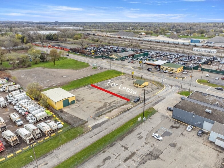 More Photos Of 6120 N Dort Hwy, Flint Service For Lease