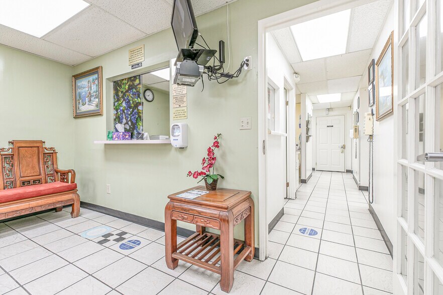 More Photos Of 1140 E Chevy Chase Dr, Glendale Office Residential For Sale