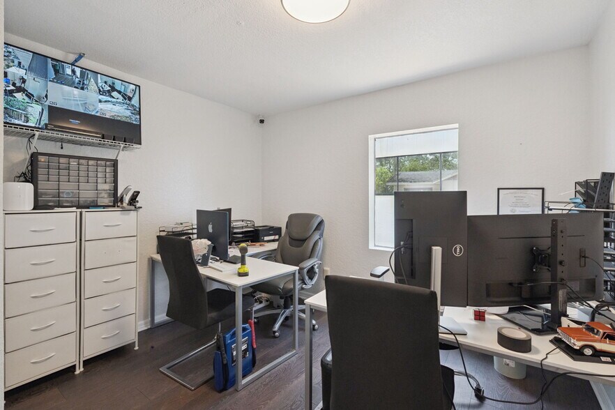 More Photos Of 690 N Semoran Blvd, Orlando Land For Lease
