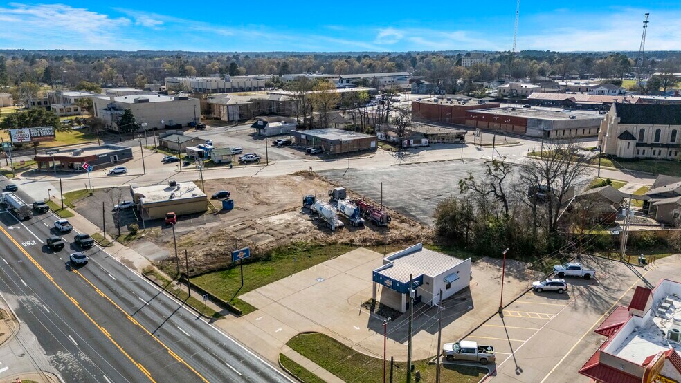 More Photos Of 207 N Henderson Blvd, Kilgore Storefront For Lease