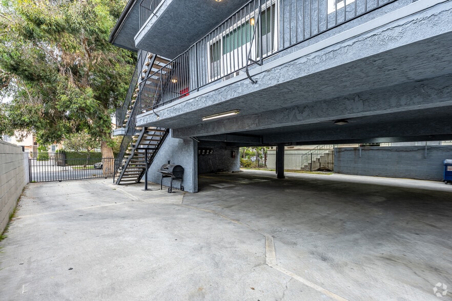 More Photos Of 5912 Willoughby Ave, Los Angeles Apartments For Sale