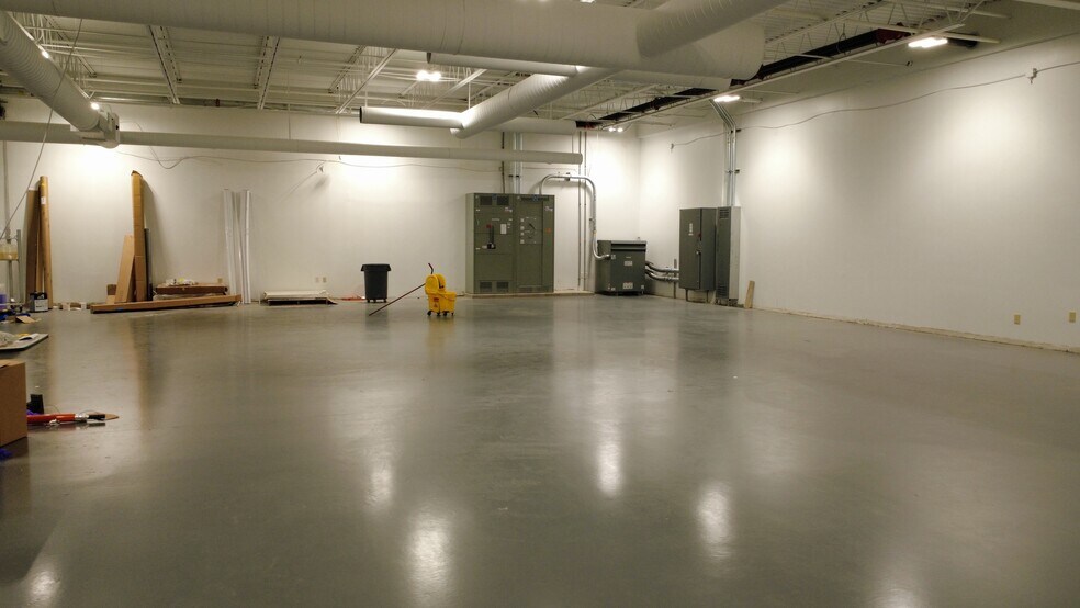 More Photos Of 343 E 82nd St, Chaska Warehouse For Sale