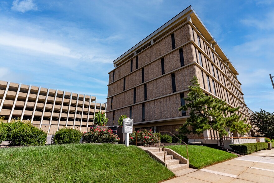 More Photos Of 102 W Pennsylvania Ave, Towson Office For Lease