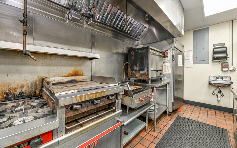 More Photos Of 2615 Freeport Rd, Natrona Heights Bar For Lease