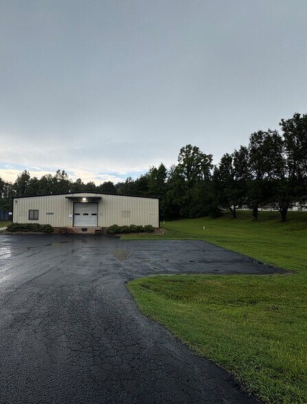 More Photos Of 131 Reep Dr, Morganton Warehouse For Lease