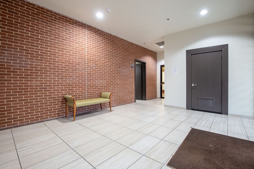 More Photos Of 1022 S Greenville Ave, Allen Unknown For Lease