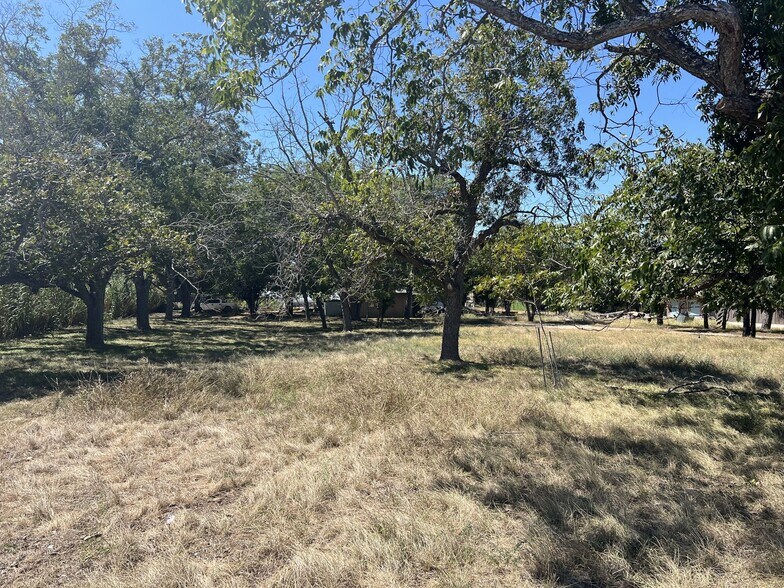 More Photos Of 415 North Hickory Ave, New Braunfels Land For Sale