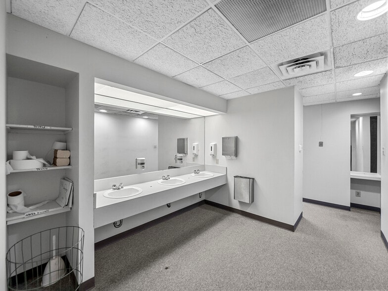 More Photos Of 375 Municipal Dr, Richardson Medical For Sale