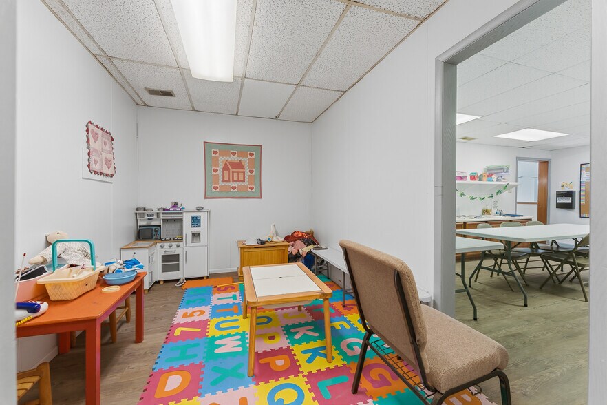 More Photos Of 102 4th St, Terra Alta Light Distribution For Sale