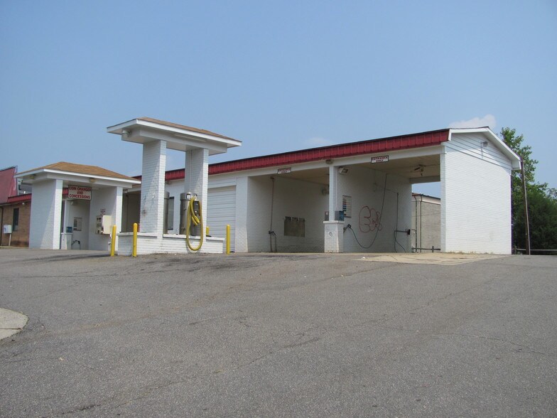 More Photos Of 1922-1934 16th St NE, Hickory Freestanding For Lease