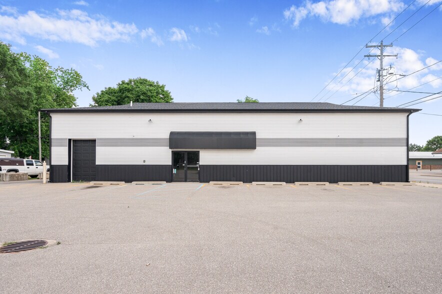 More Photos Of 805 Maple St, Big Rapids Storefront Retail Office For Sale