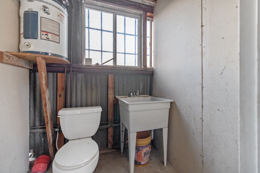 More Photos Of 1334 W Goshen Ave, Visalia Warehouse For Sale