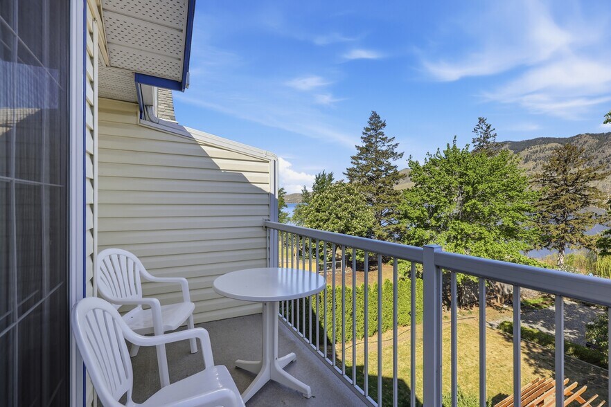 More Photos Of 7001 Savona Access Rd, Thompson-Nicola Hotel For Sale