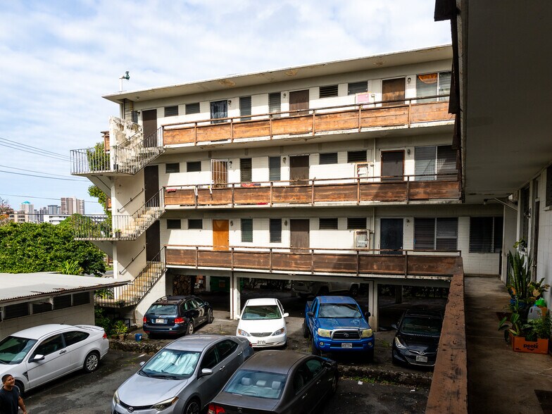 More Photos Of 1420 Wilder Ave, Honolulu Apartments For Sale