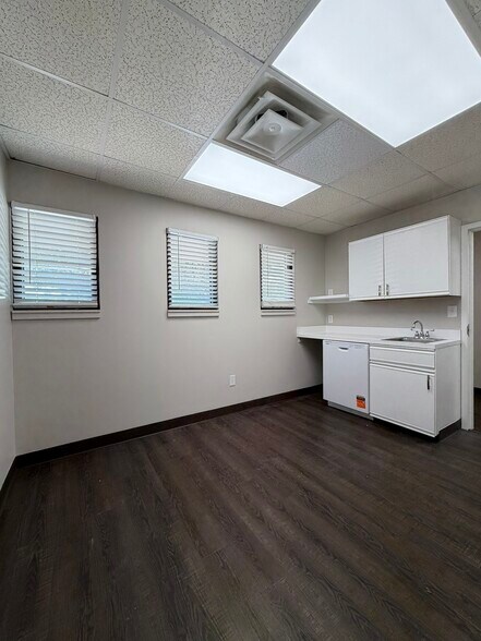 More Photos Of 1140 Independence Ave, Marion Medical For Lease