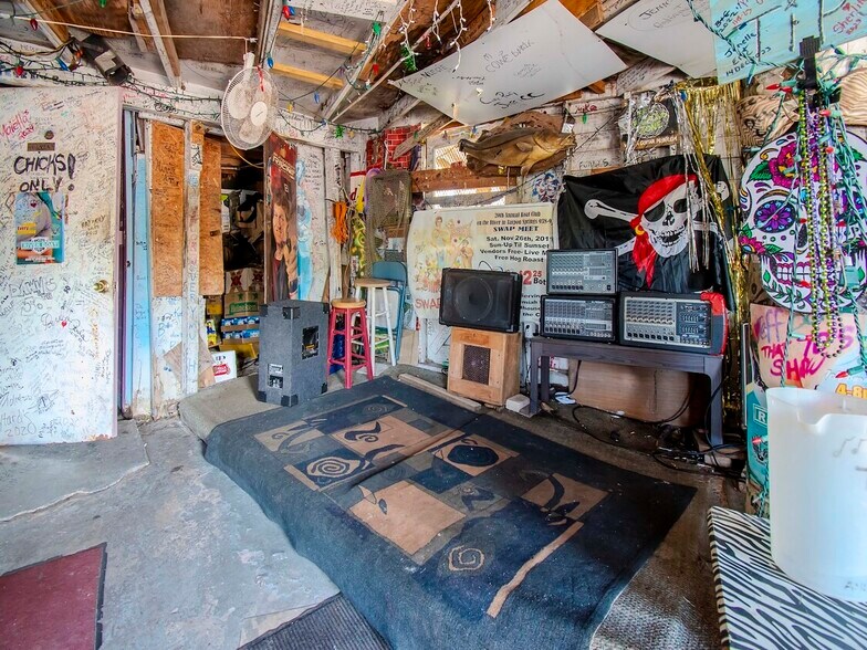 More Photos Of 1761 Beckett Way & US Highway 19, Tarpon Springs Bar For Sale