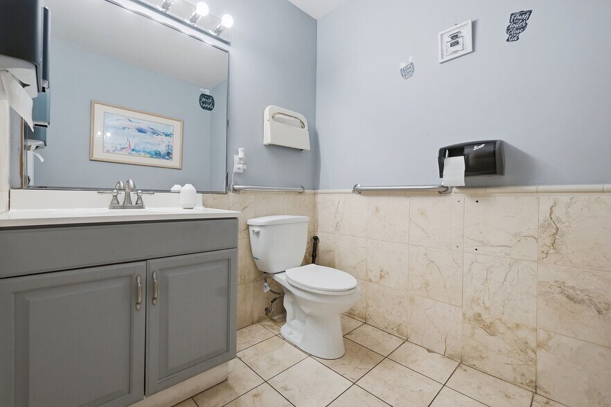 More Photos Of 9510 Lanham Severn Rd, Lanham Office For Sale
