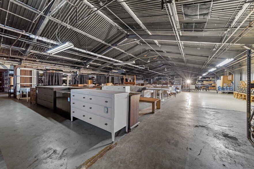 More Photos Of 1801 S University Pky, High Point Manufacturing For Sale