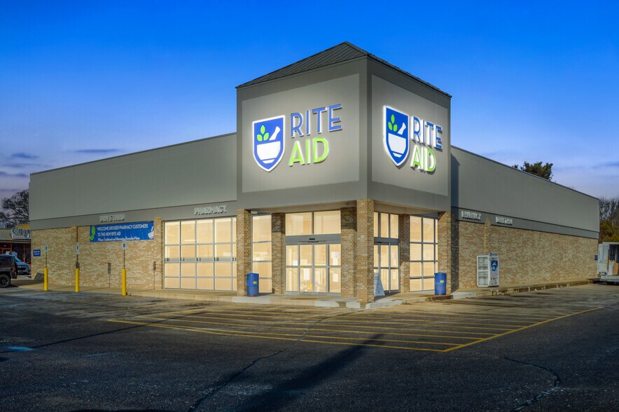 More Photos Of 102 N Centerville Rd, Sturgis Drugstore For Sale